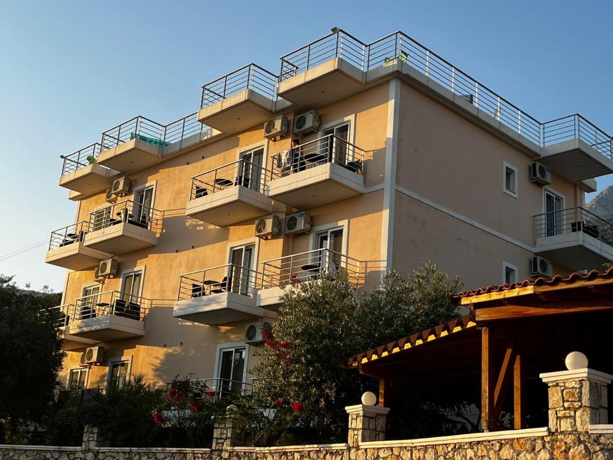 Season Inn Dhërmi Exteriér fotografie