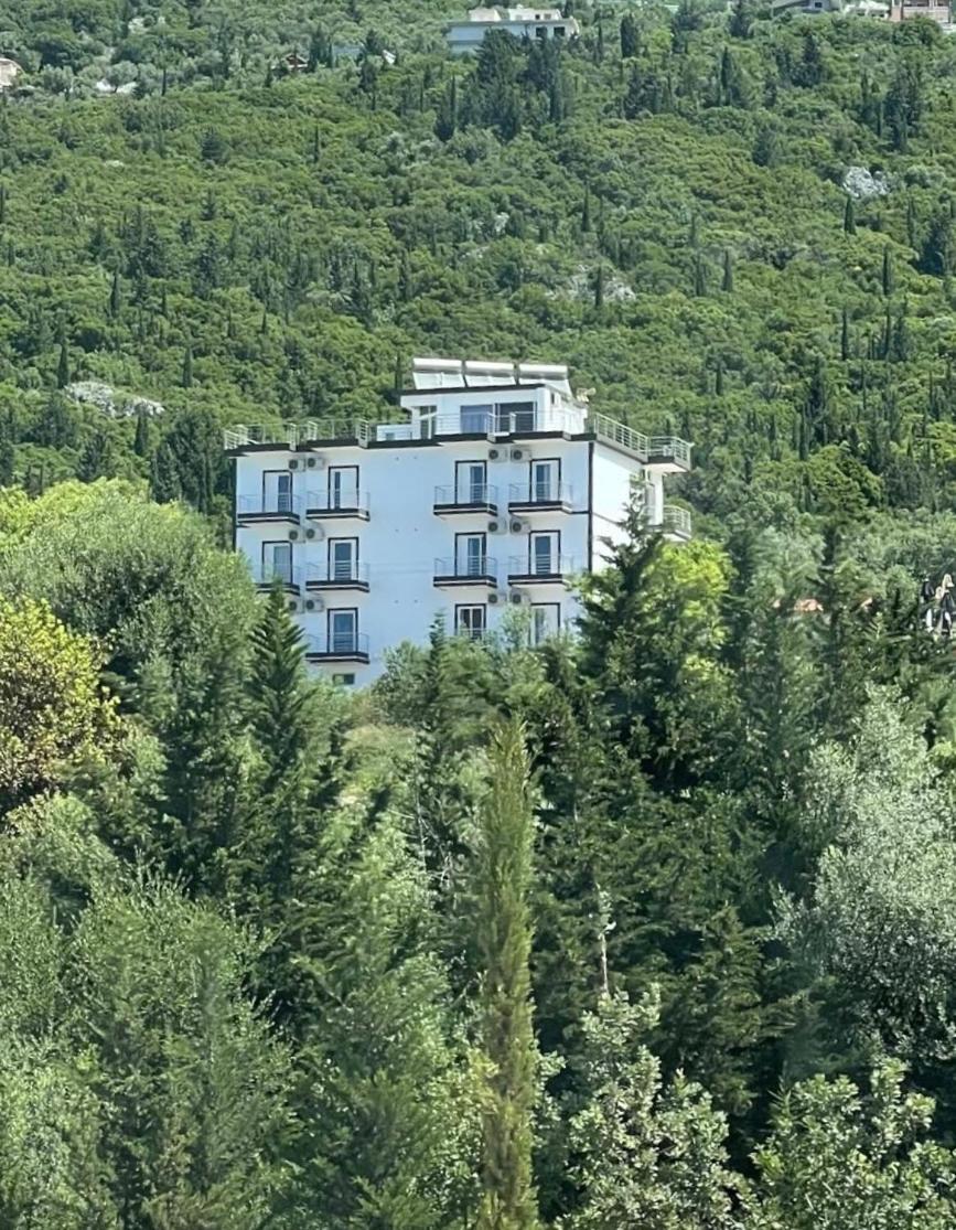 Season Inn Dhërmi Exteriér fotografie