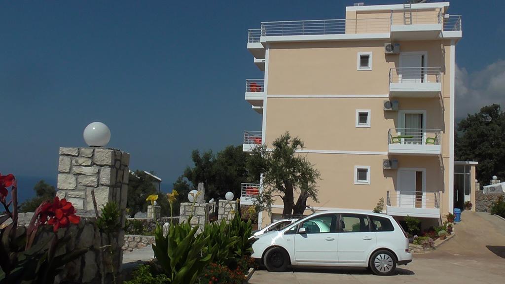 Season Inn Dhërmi Exteriér fotografie
