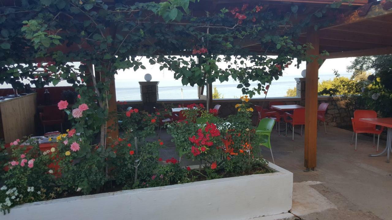 Season Inn Dhërmi Exteriér fotografie