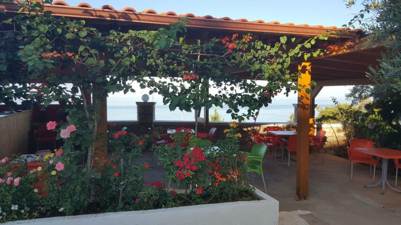Season Inn Dhërmi Exteriér fotografie