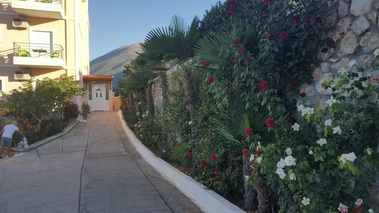 Season Inn Dhërmi Exteriér fotografie